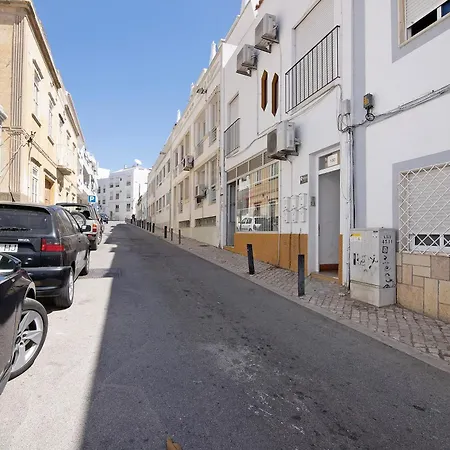 Hanna's Sunny Αλμπουφέιρα