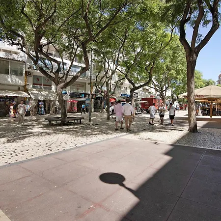 Hanna's Sunny Αλμπουφέιρα